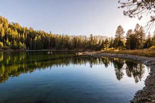 sunset-view-of-lake-sierra-mountains